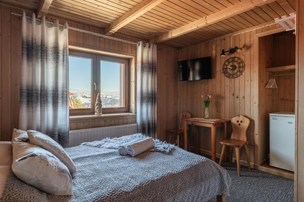 Posteľ alebo postele v izbe v ubytovaní Apartamenty u Lolka