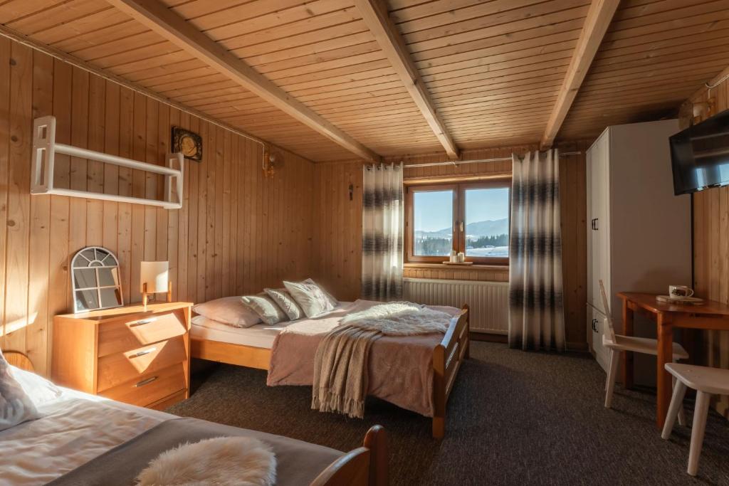 Posteľ alebo postele v izbe v ubytovaní Apartamenty u Lolka