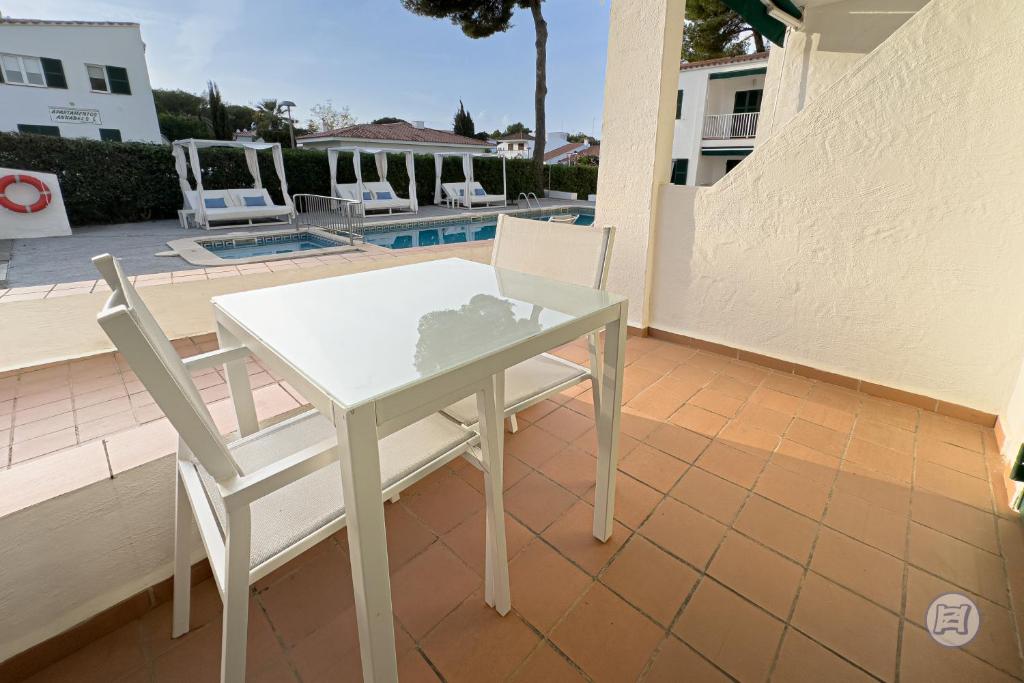 Bazén v ubytování Apartamentos Annabel's II nebo v jeho okolí