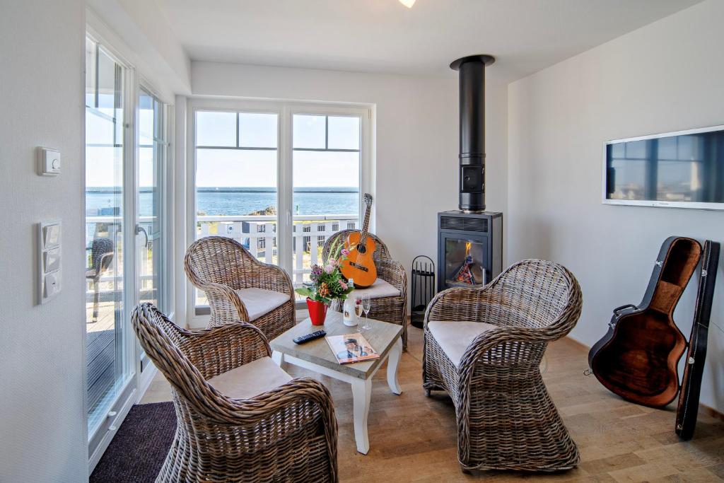 Posezení v ubytování Ferienhaus Strand Hus by Seeblick Ferien ORO, Bestlage am Strand,Sauna,Kamin
