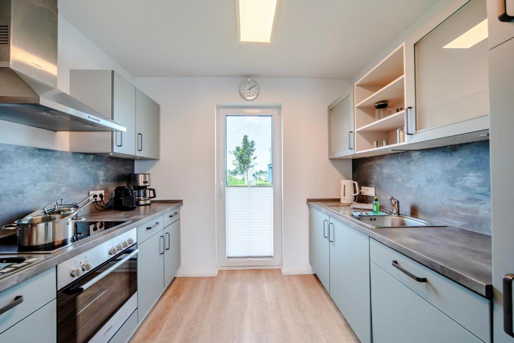 Kuchyň nebo kuchyňský kout v ubytování Schleivilla Hafenmeister by Seeblick Ferien ORO, Wasserbett, Billardtisch,Kamin,Sauna