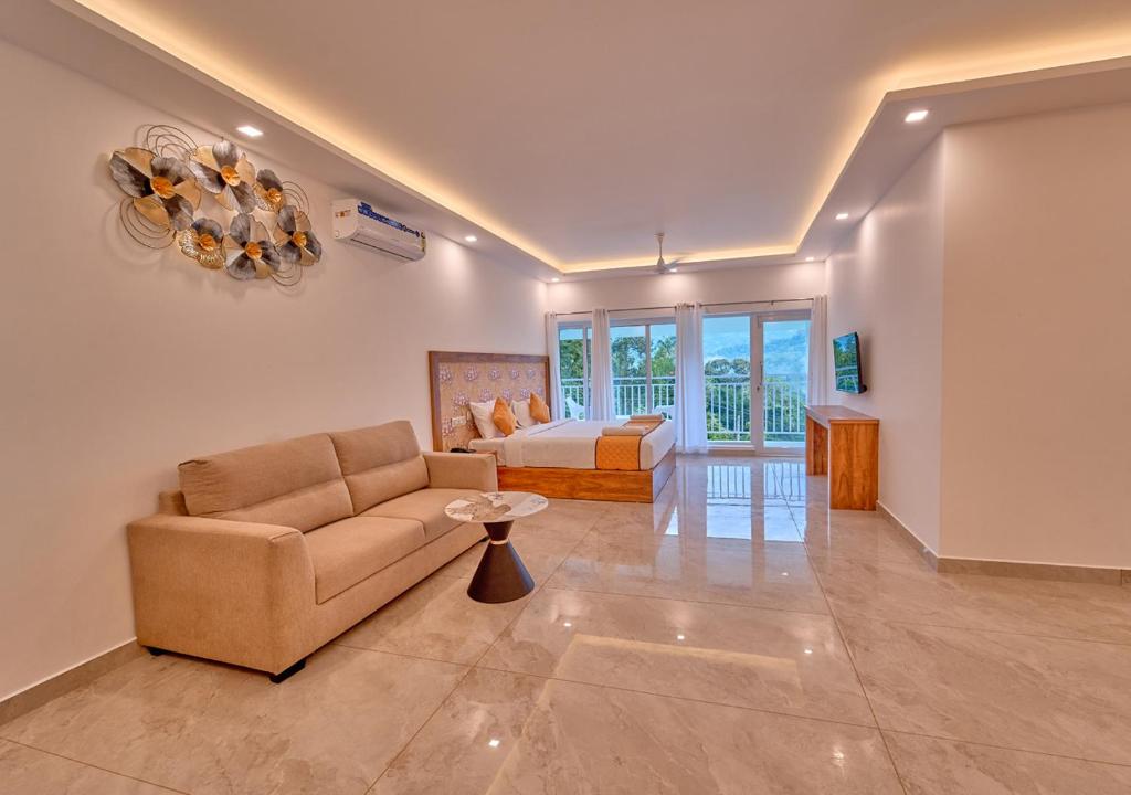 Posezení v ubytování Ice Mist Pool Resort Munnar By VOYE HOMES