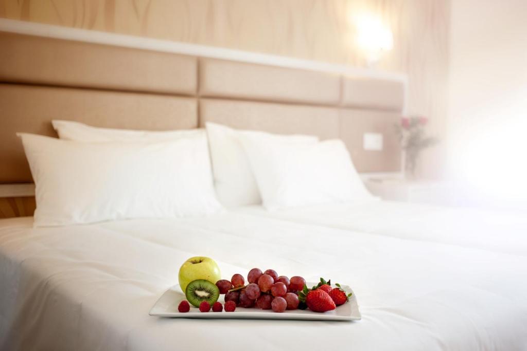 A bed or beds in a room at Hotel Insula Barataria