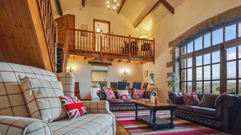 พื้นที่นั่งเล่นของ The Stone Barn Cottage with Hot Tub