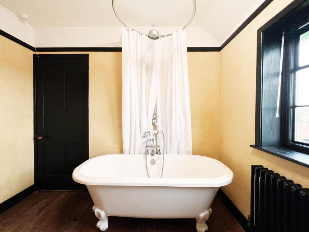 The Vintage House by The Suffolk Cottage Collection 3
