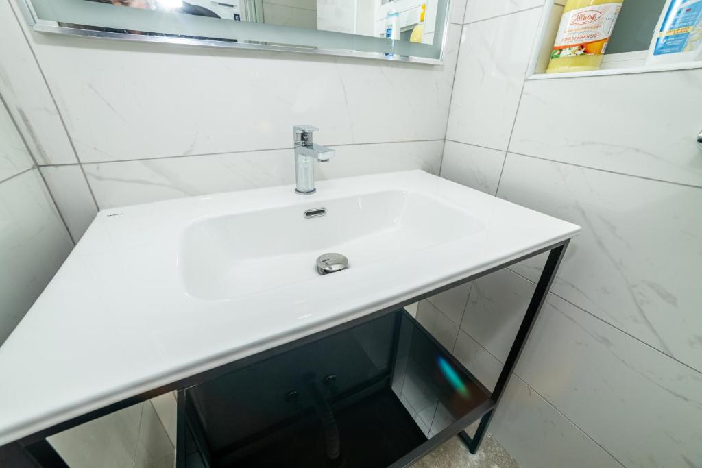 Charming Apartment with Country view 2BR - by HostMT - 6