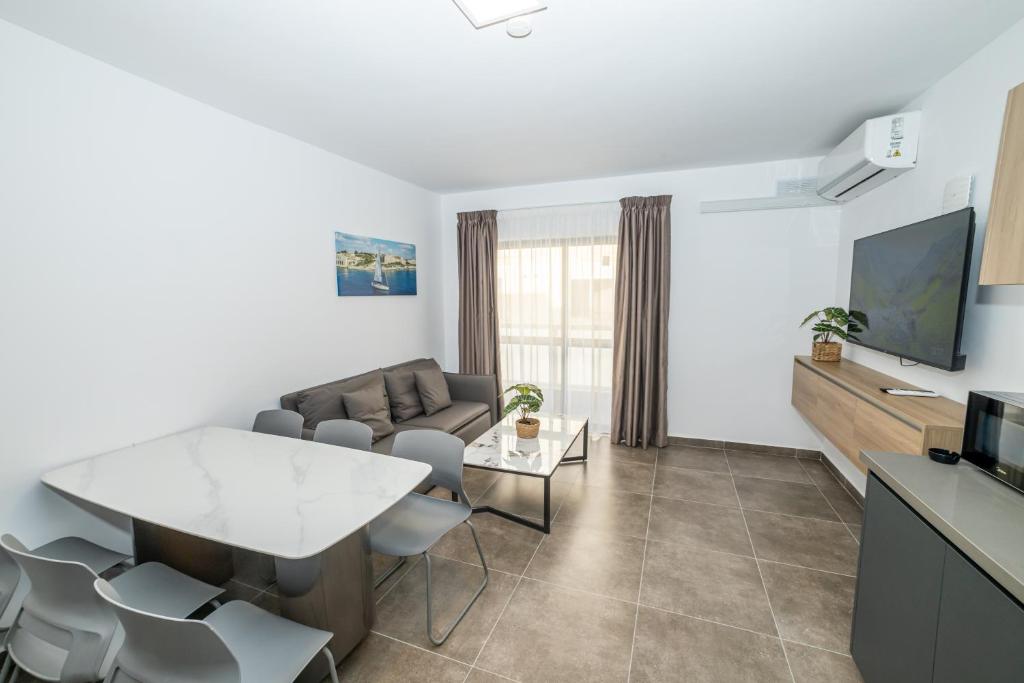 Charming Apartment with Country view 2BR - by HostMT - 7