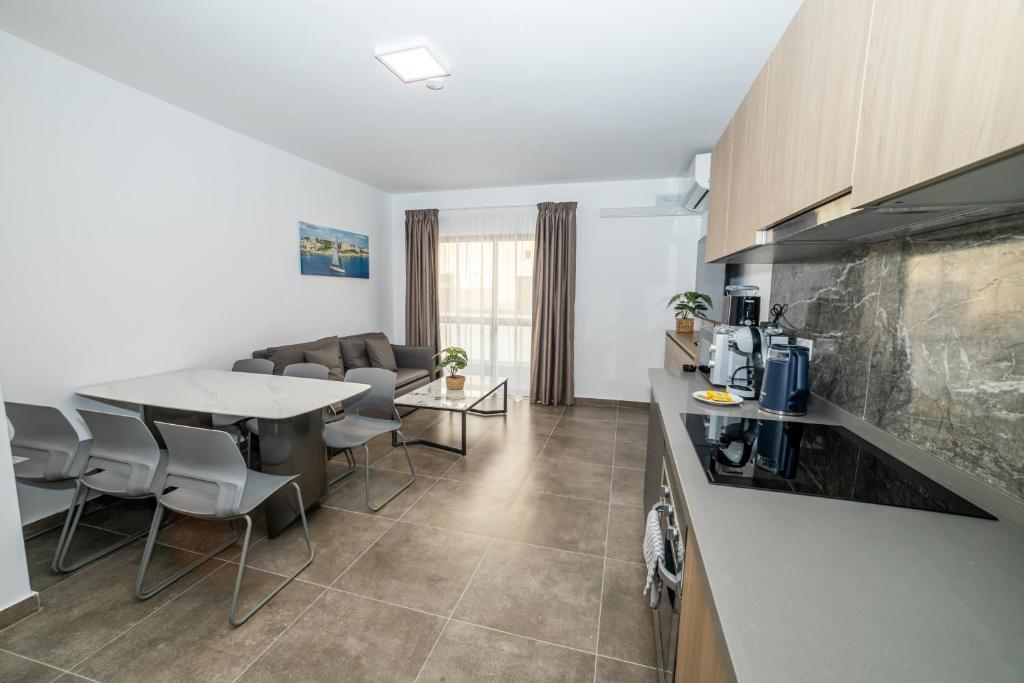 Charming Apartment with Country view 2BR - by HostMT - 10