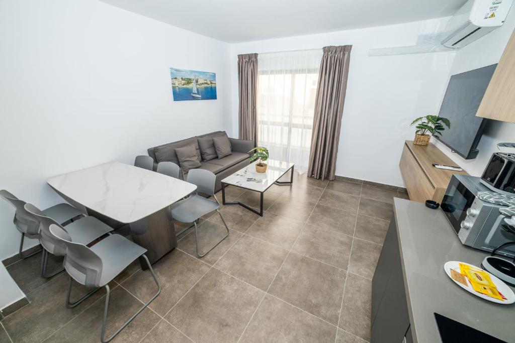 Charming Apartment with Country view 2BR - by HostMT - 18