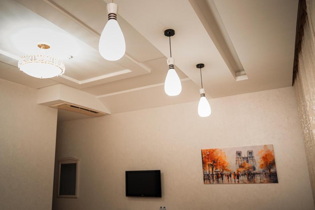 TV a/nebo společenská místnost v ubytování Safran Hotel