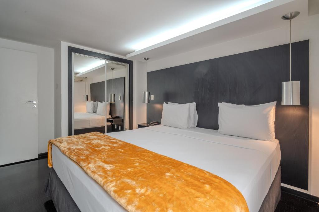 Postel nebo postele na pokoji v ubytování 155 Hotel