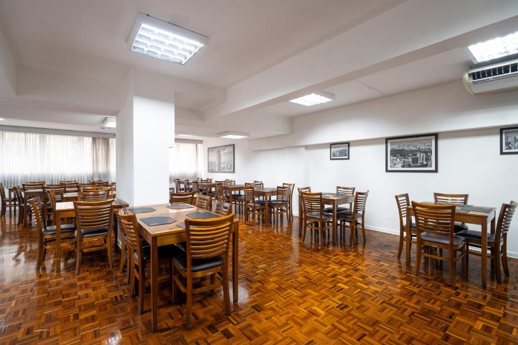 Restaurace v ubytování 155 Hotel