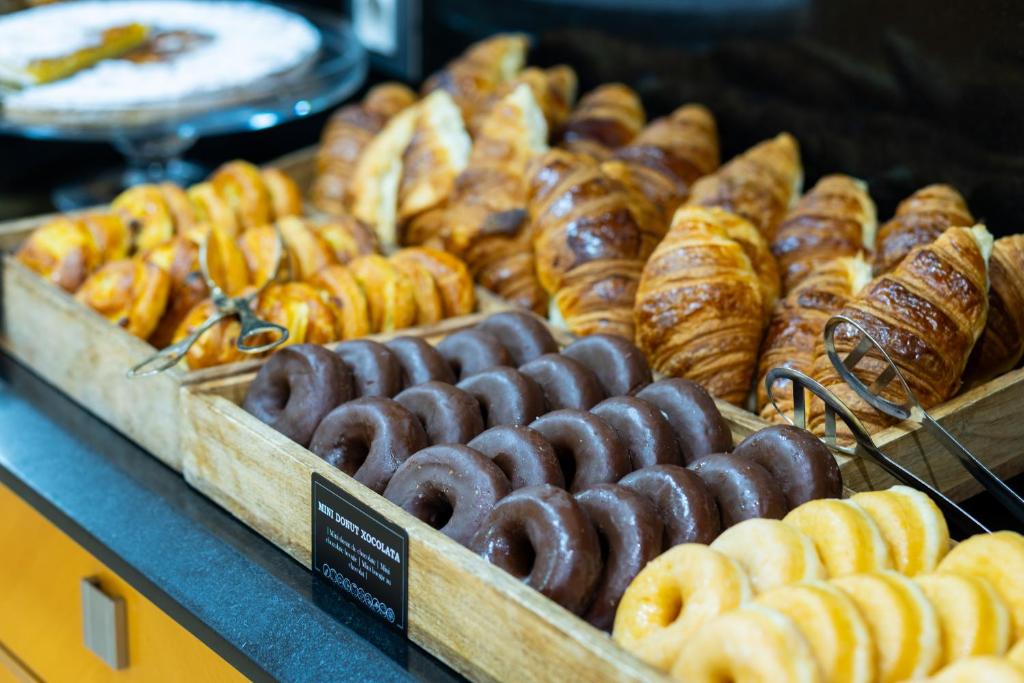 a display of different types of donuts in a bakery at Hotel del Mar in Barcelona