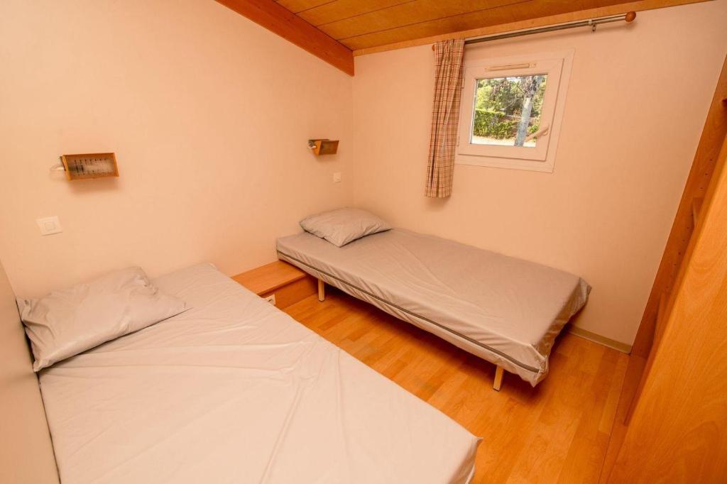 Postel nebo postele na pokoji v ubytování Camping Onlycamp L'Argenté