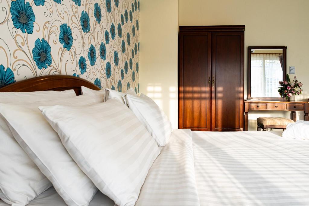 Postel nebo postele na pokoji v ubytování Alisa Krabi Hotel-SHA Plus