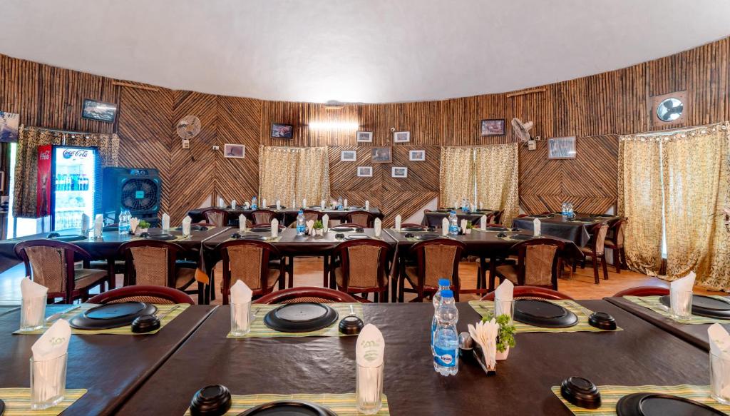 Restaurace v ubytování Treebo Premium Mowgli's Den, Pench