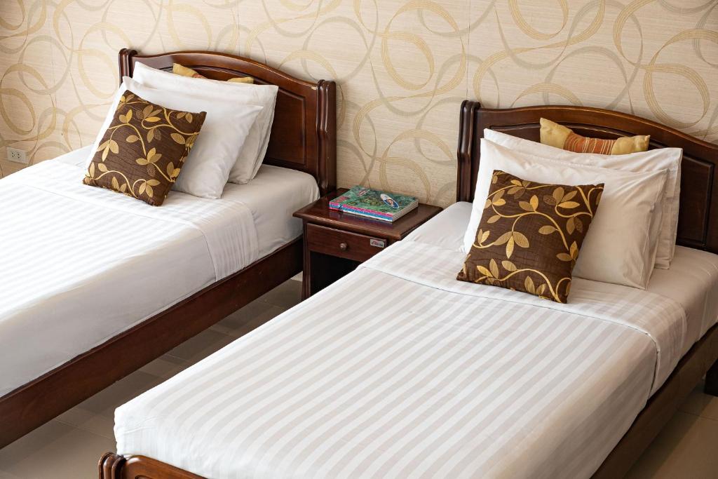 Postel nebo postele na pokoji v ubytování Alisa Krabi Hotel-SHA Plus