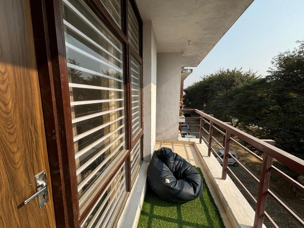 Balkón nebo terasa v ubytování Terminal Stay - Heavenly Independent Jungle Retreat Flat in Meerut