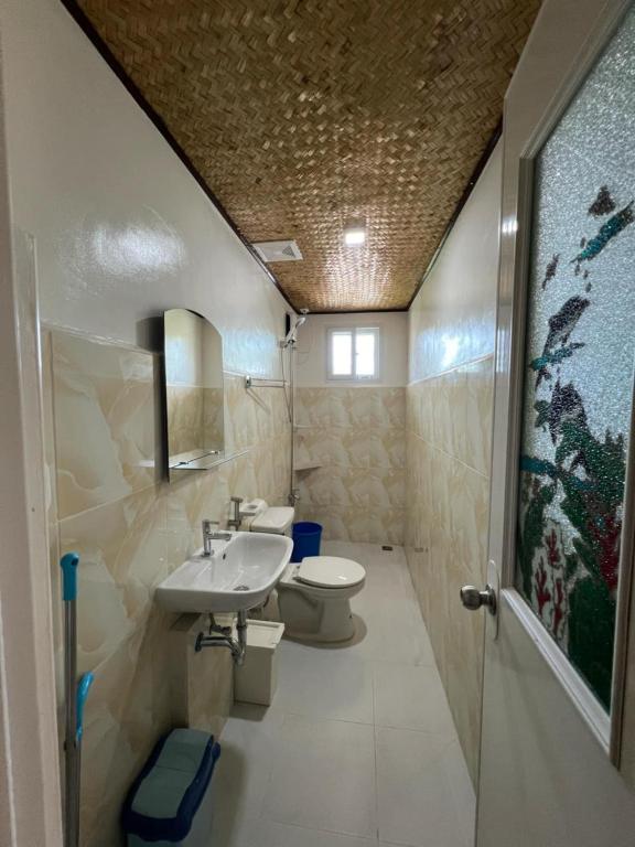 Koupelna v ubytování Princesa Michaella Hostel