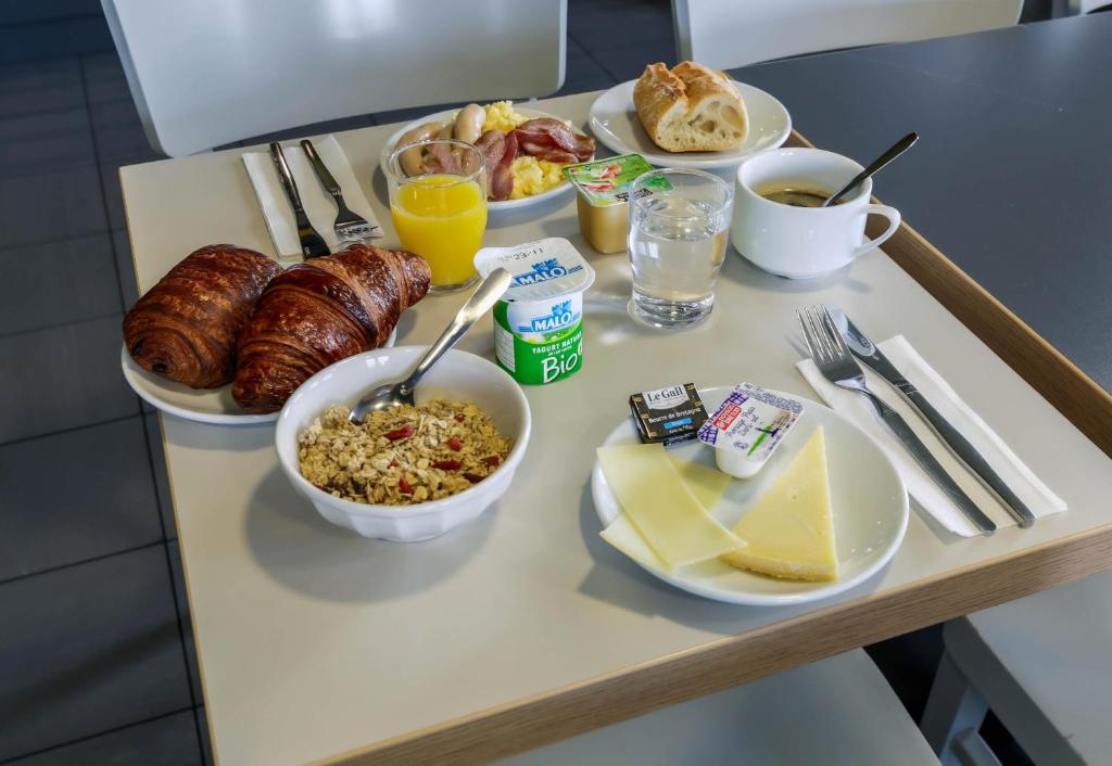 Jídlo v hotelu nebo okolí