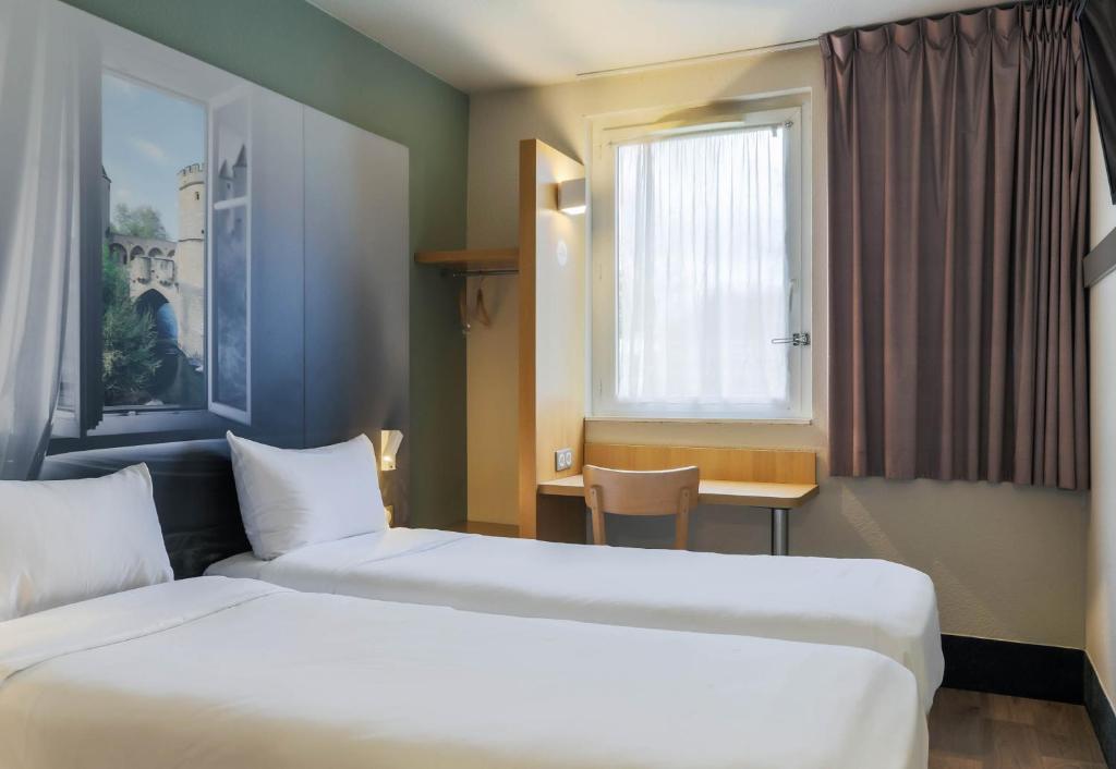 Postel nebo postele na pokoji v ubytování B&B HOTEL Metz Semécourt