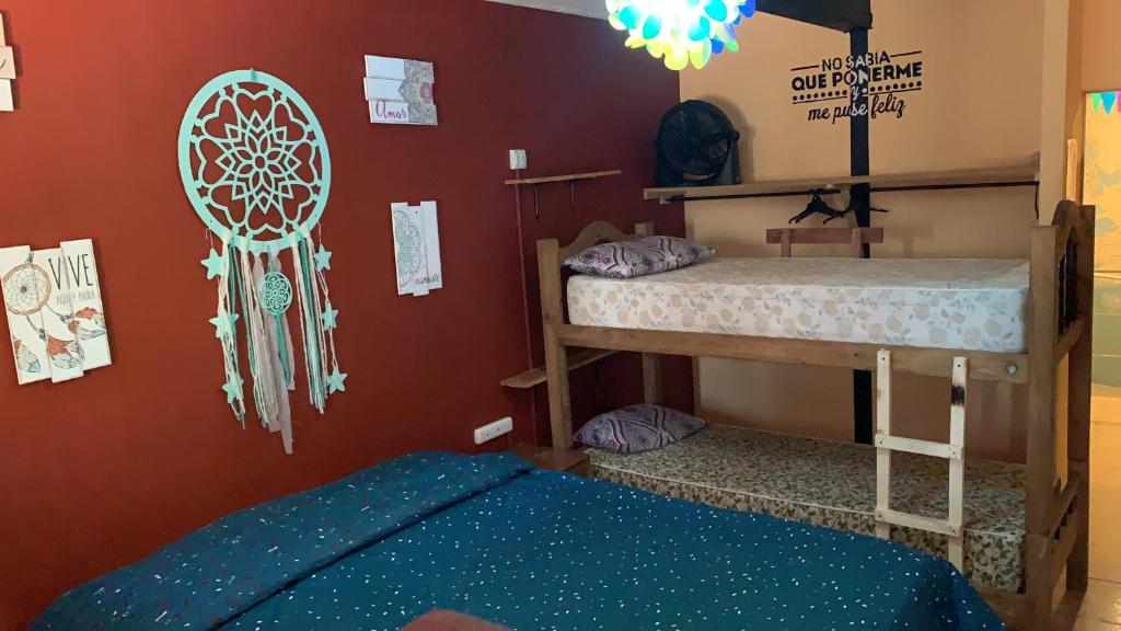 Voodi või voodid majutusasutuse Lemon Tree Hostel toas