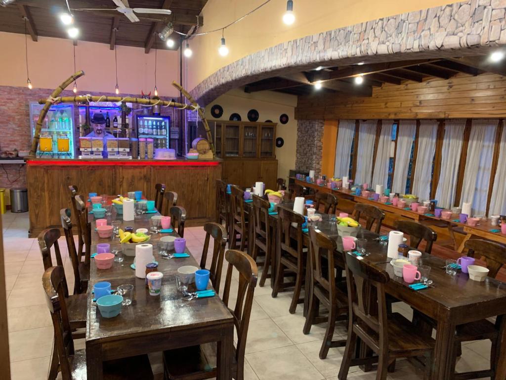 Restoran või mõni muu söögikoht majutusasutuses Lemon Tree Hostel