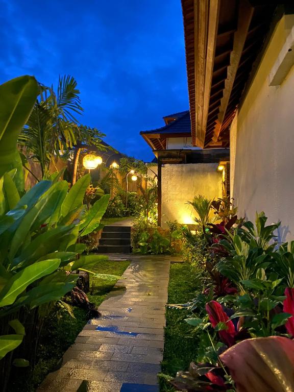 Zahrada ubytování Dewi Kunti Villa