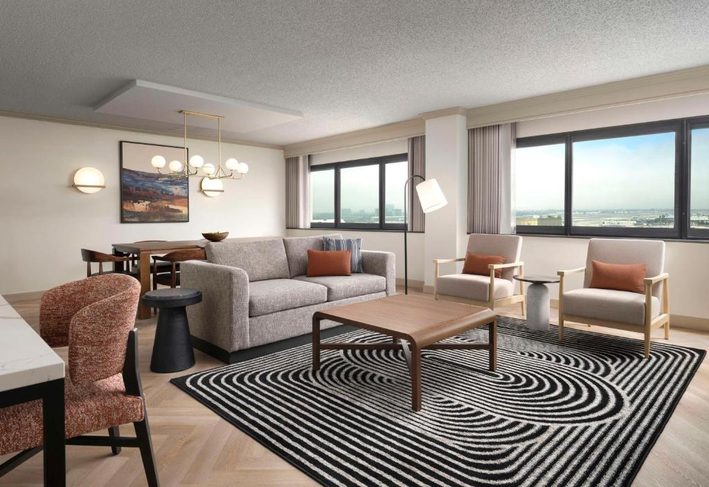 Sonesta Los Angeles Airport LAX - One-Bedroom King Suite