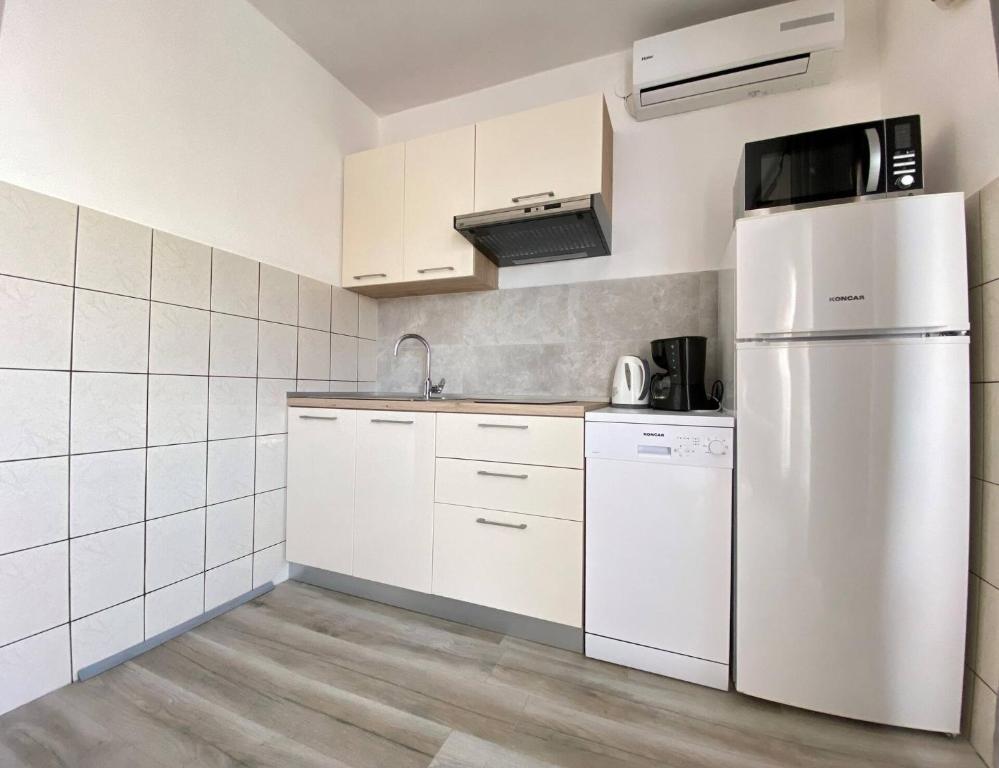 Kuchyňa alebo kuchynka v ubytovaní Apartment Almira with sea view