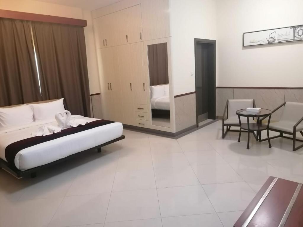 Postel nebo postele na pokoji v ubytování Claridge Star Hotel