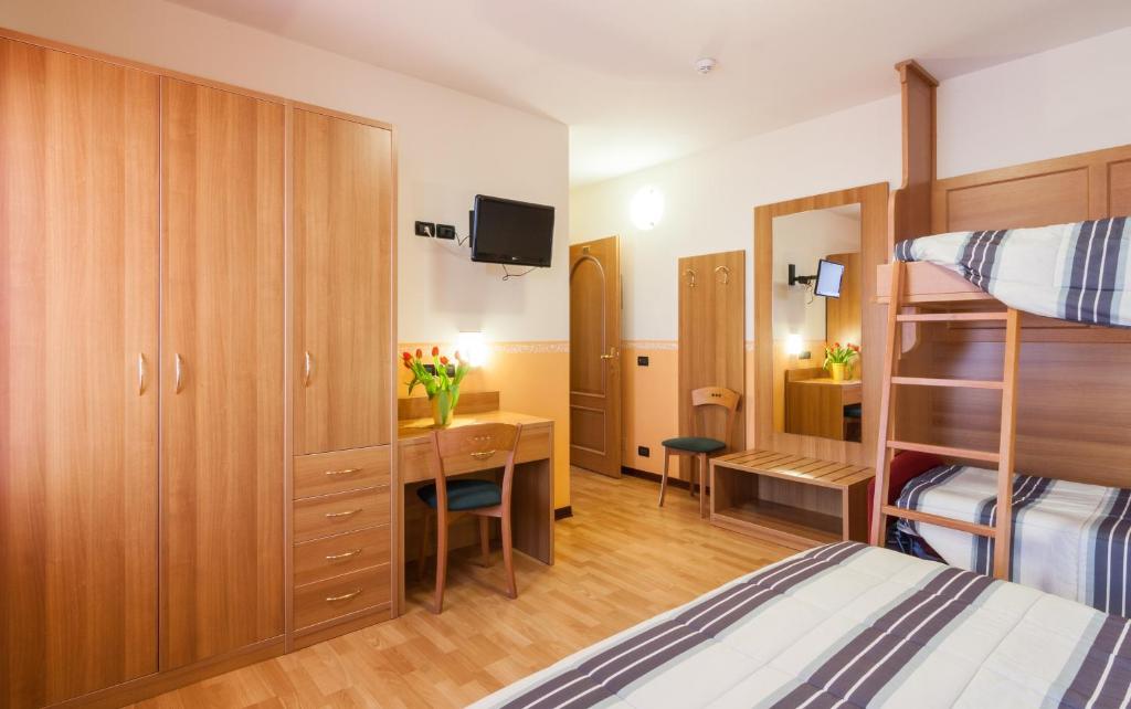 Postel nebo postele na pokoji v ubytování Hotel Edelweiss con Ristorante Note di Gusto