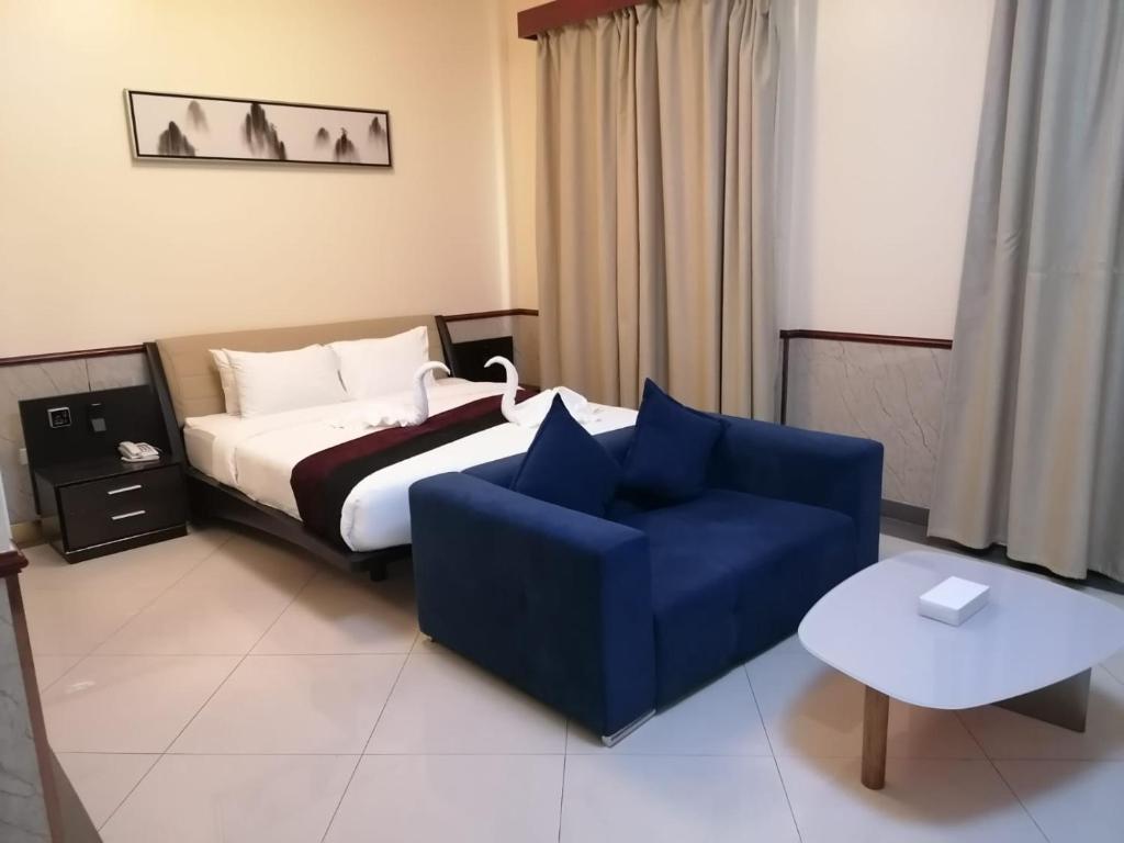 Postel nebo postele na pokoji v ubytování Claridge Star Hotel