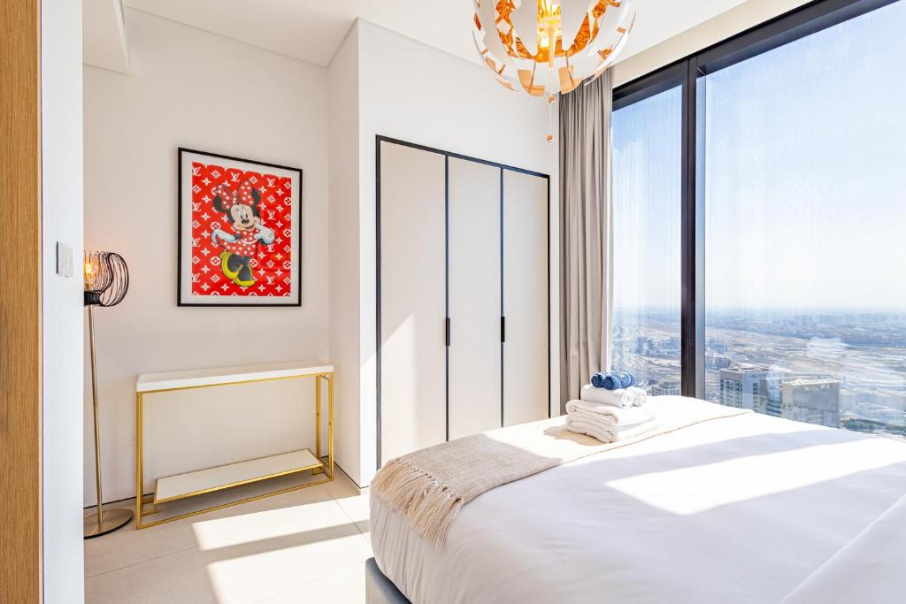 Postel nebo postele na pokoji v ubytování Address JBR: Beachfront Bliss & Sky-high Luxury