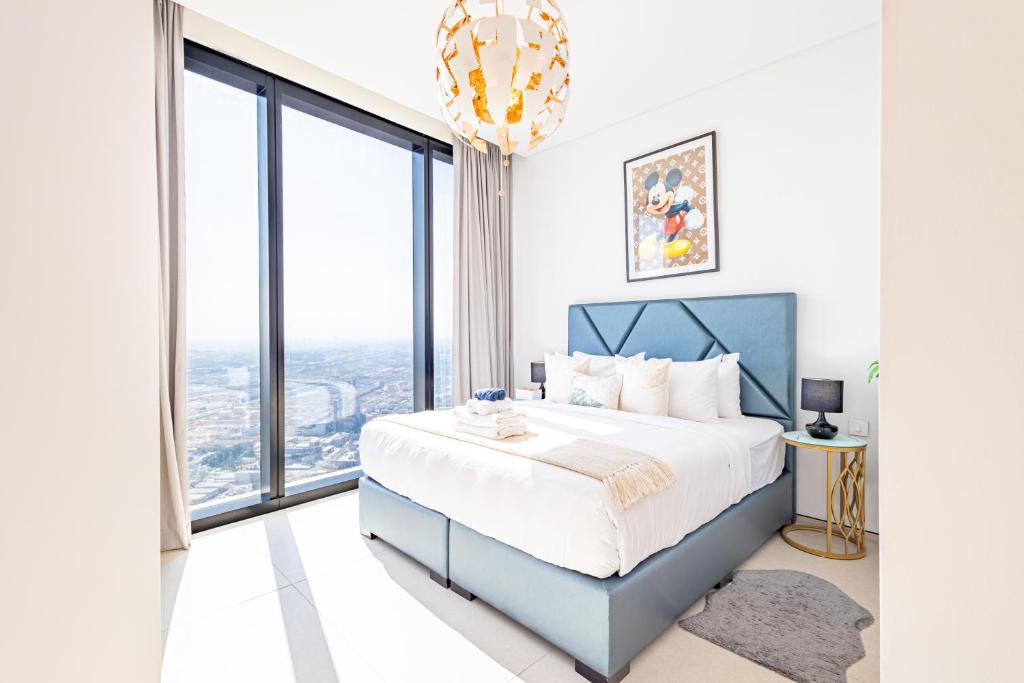 Postel nebo postele na pokoji v ubytování Address JBR: Beachfront Bliss & Sky-high Luxury