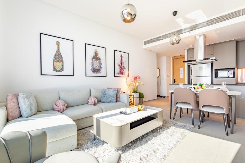 Kuchyň nebo kuchyňský kout v ubytování Address JBR: Beachfront Bliss & Sky-high Luxury