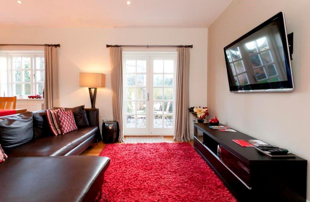 TV a/nebo společenská místnost v ubytování Dbs Serviced Apartments