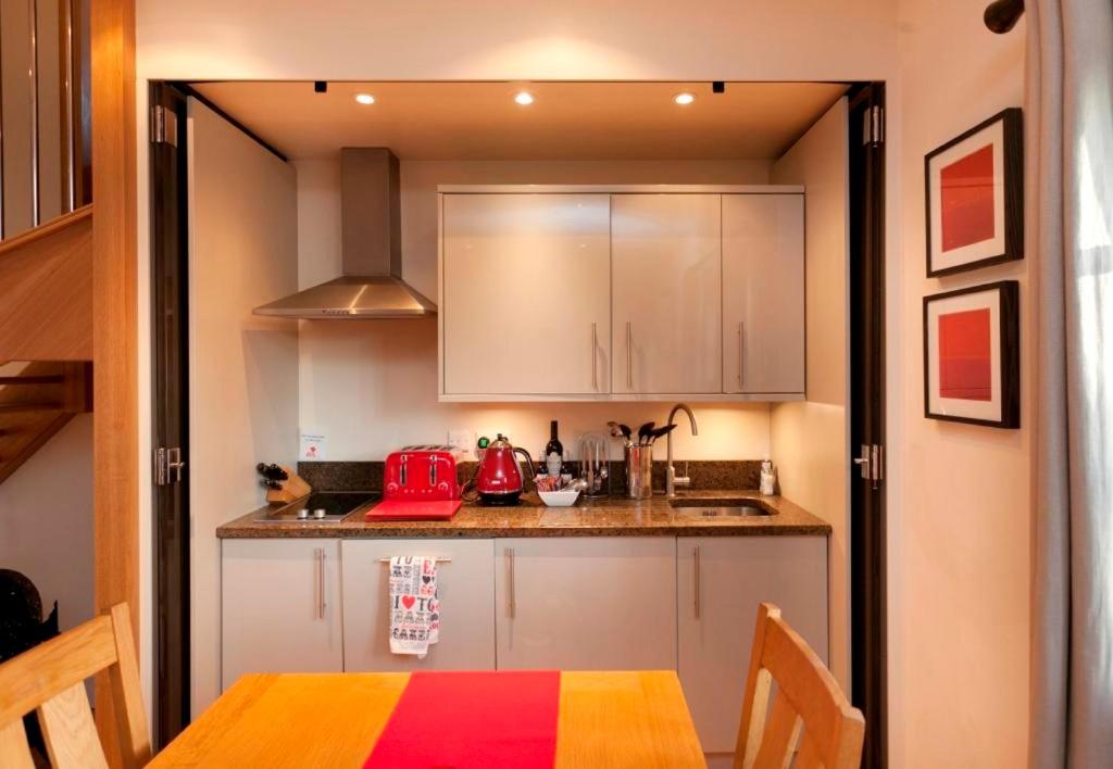 Kuchyň nebo kuchyňský kout v ubytování Dbs Serviced Apartments