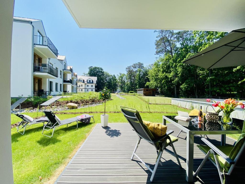 Κήπος έξω από το Ferienwohnung Inselglück Parkvillen Carlota und Candela Baabe