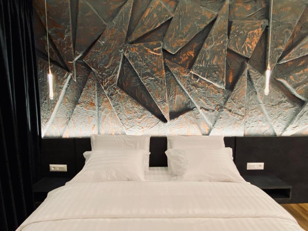 Postel nebo postele na pokoji v ubytování Tirana Central Rooms Blloku