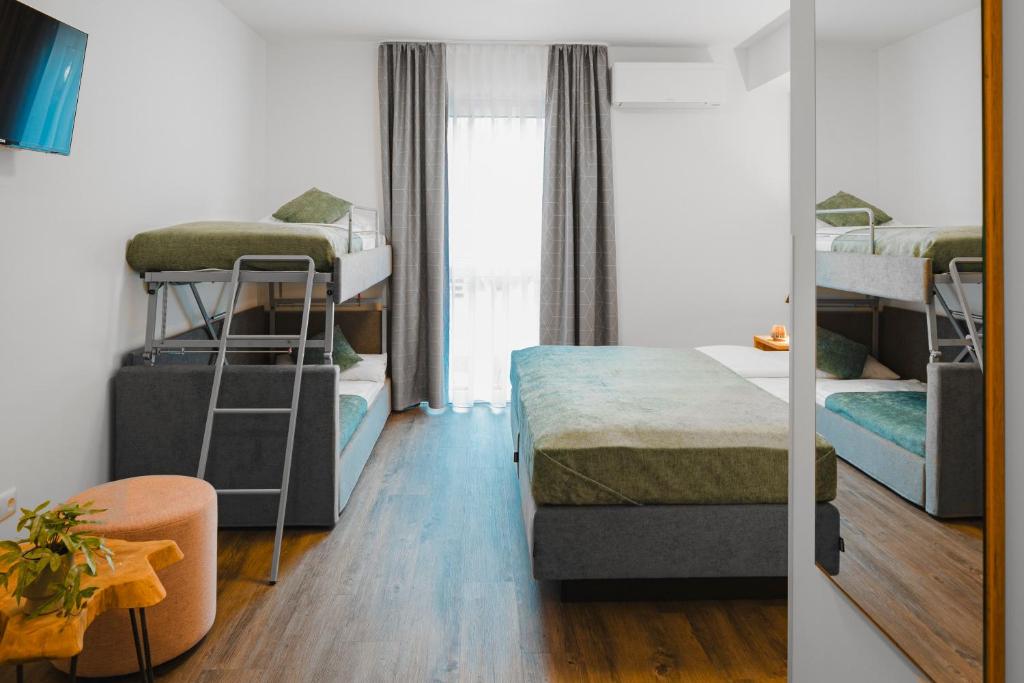 Hotel & Appartements Nice Garni - Family Room