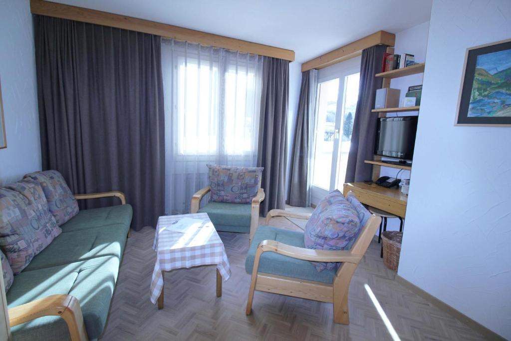 TV a/nebo společenská místnost v ubytování Residenza Lagrev 2 Zimmerwohnung Nr 014 - Typ 21B - Hochparterre - Süd