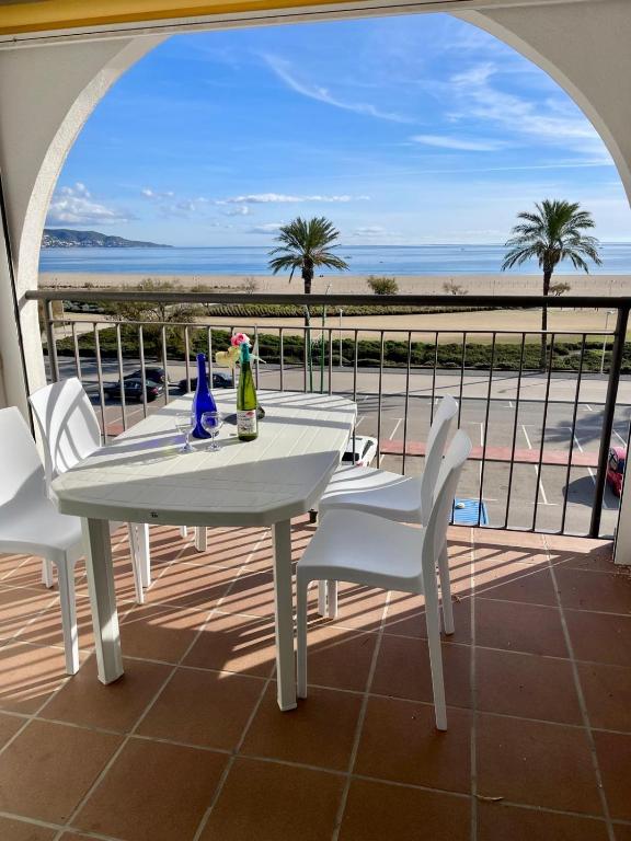 Balkón alebo terasa v ubytovaní Bahia1-3-41 apt 1ère ligne mer à Empuriabrava