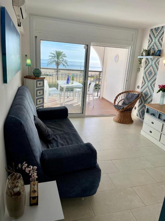 Posedenie v ubytovaní Bahia1-3-41 apt 1ère ligne mer à Empuriabrava