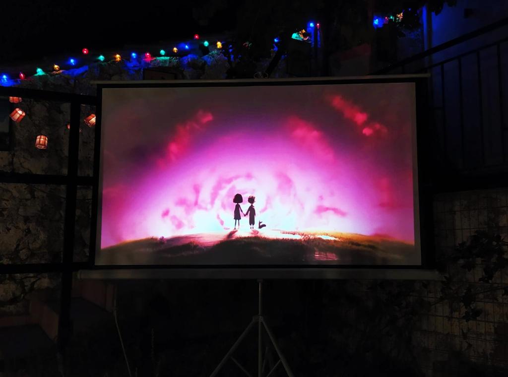a tv screen with a purple background with two people at Fox Tale Guest House in Fternón