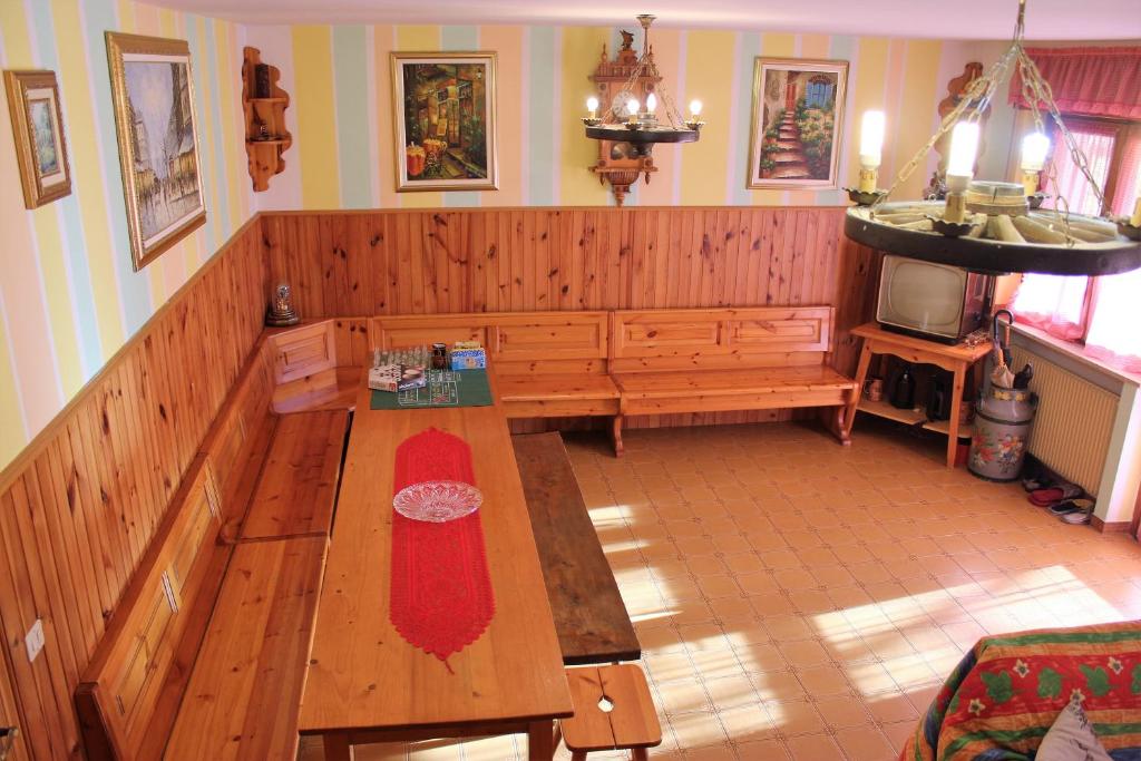 an overhead view of a room with aasteryasteryasteryasteryasteryasteryasteryastery at Discover Italy in Tignes