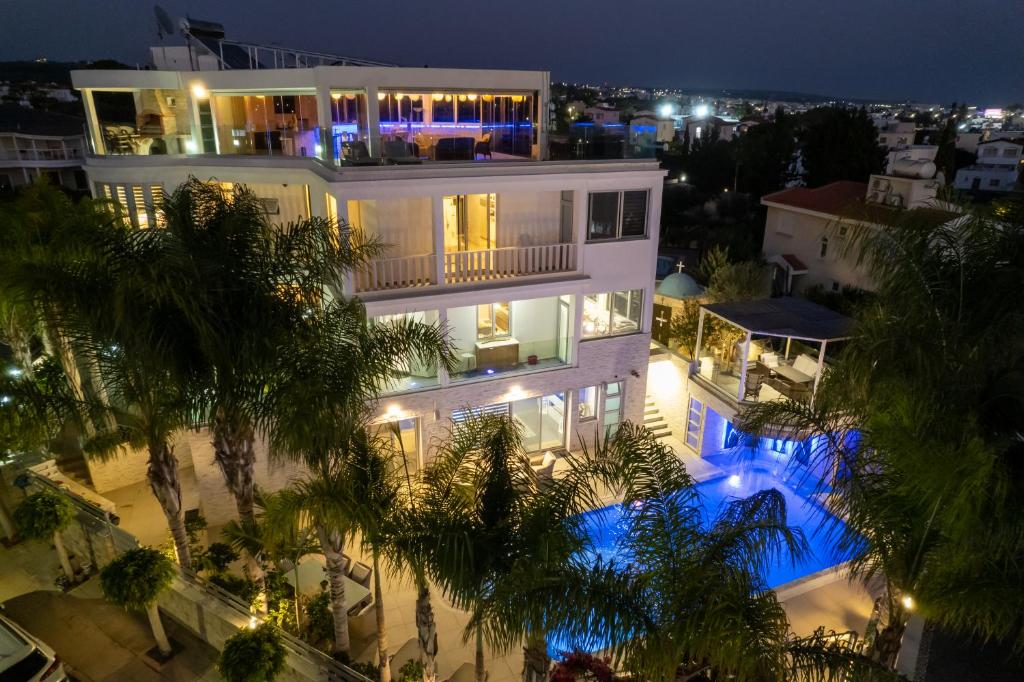 Hubstay - Seaview Royal Nissi Mansion by Nissi Beach