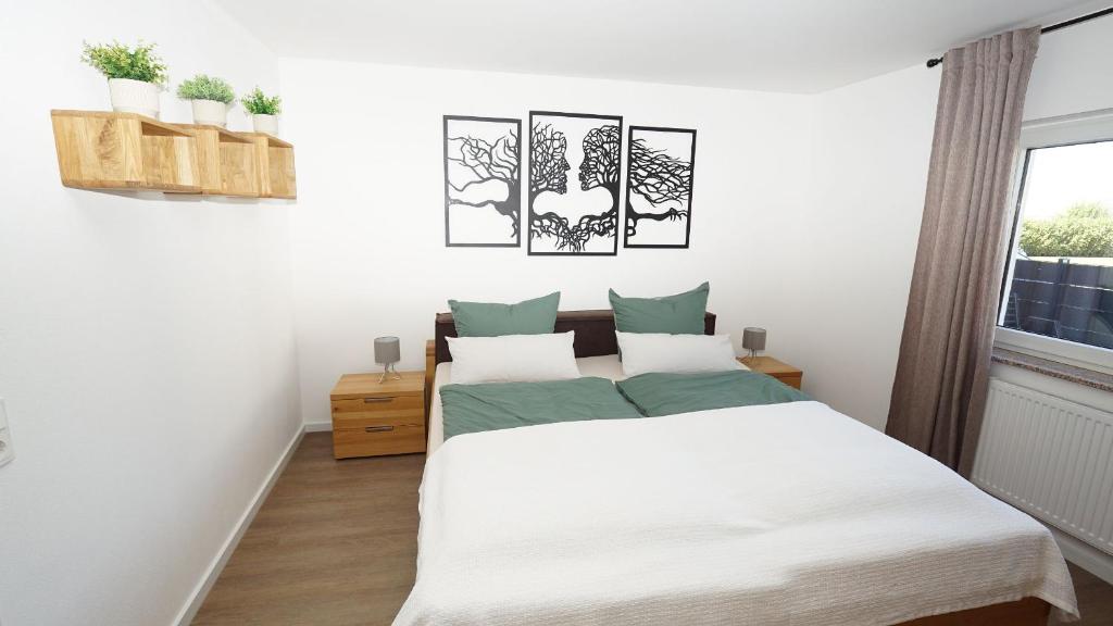 Postel nebo postele na pokoji v ubytování Beautiful Apartment 5 minutes to RAB TLA-TLF-TDY