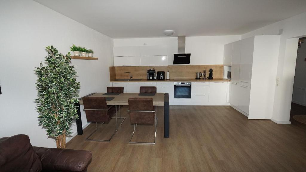 Kuchyň nebo kuchyňský kout v ubytování Beautiful Apartment 5 minutes to RAB TLA-TLF-TDY