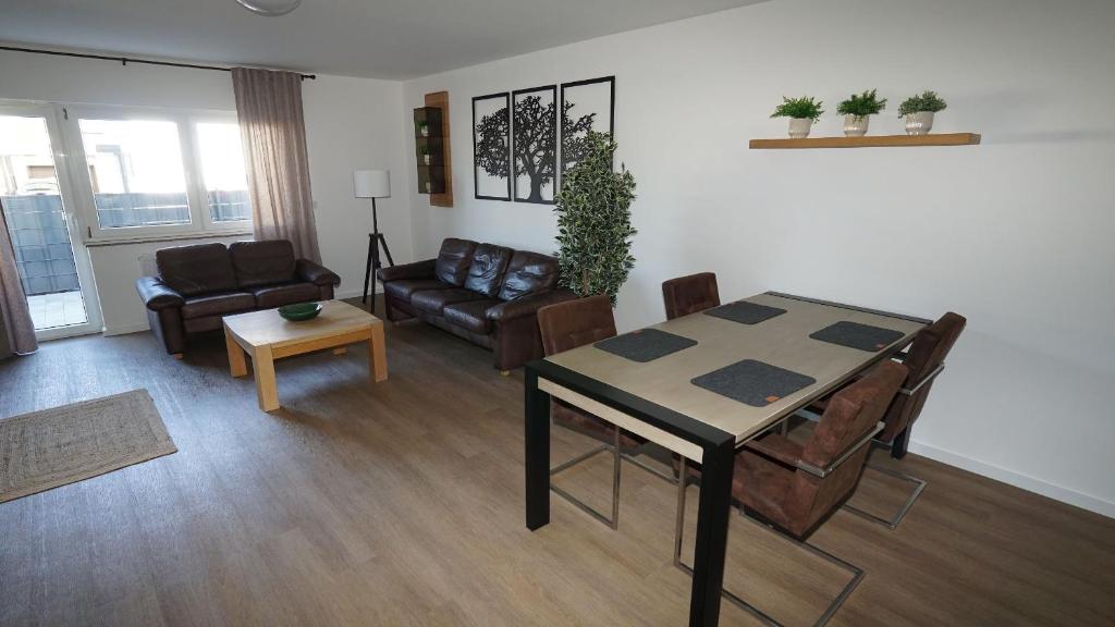Posezení v ubytování Beautiful Apartment 5 minutes to RAB TLA-TLF-TDY